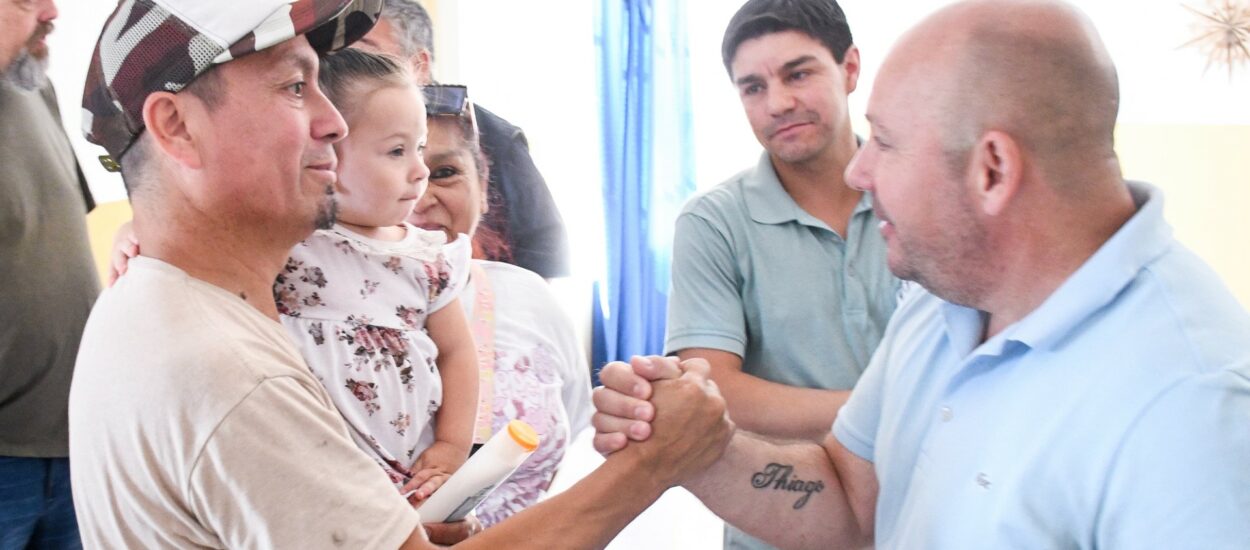 SASTRE VISITÓ LAS INSTALACIONES DE LA ASOCIACIÓN VECINAL DEL BARRIO GOBERNADOR FONTANA