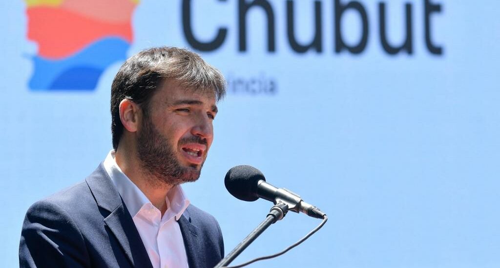 Torres anunció que este viernes 5 se depositarán los haberes a los empleados públicos y jubilados del Chubut