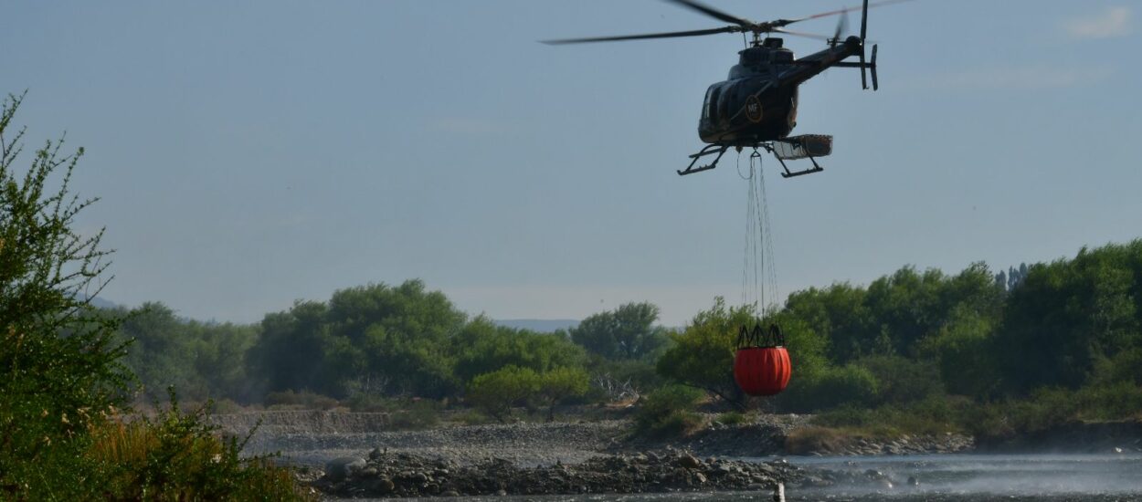 Con la llegada de 45 brigadistas de Santa Fe, el Gobierno del Chubut refuerza el operativo para contener el incendio del Parque Nacional “Los Alerces”