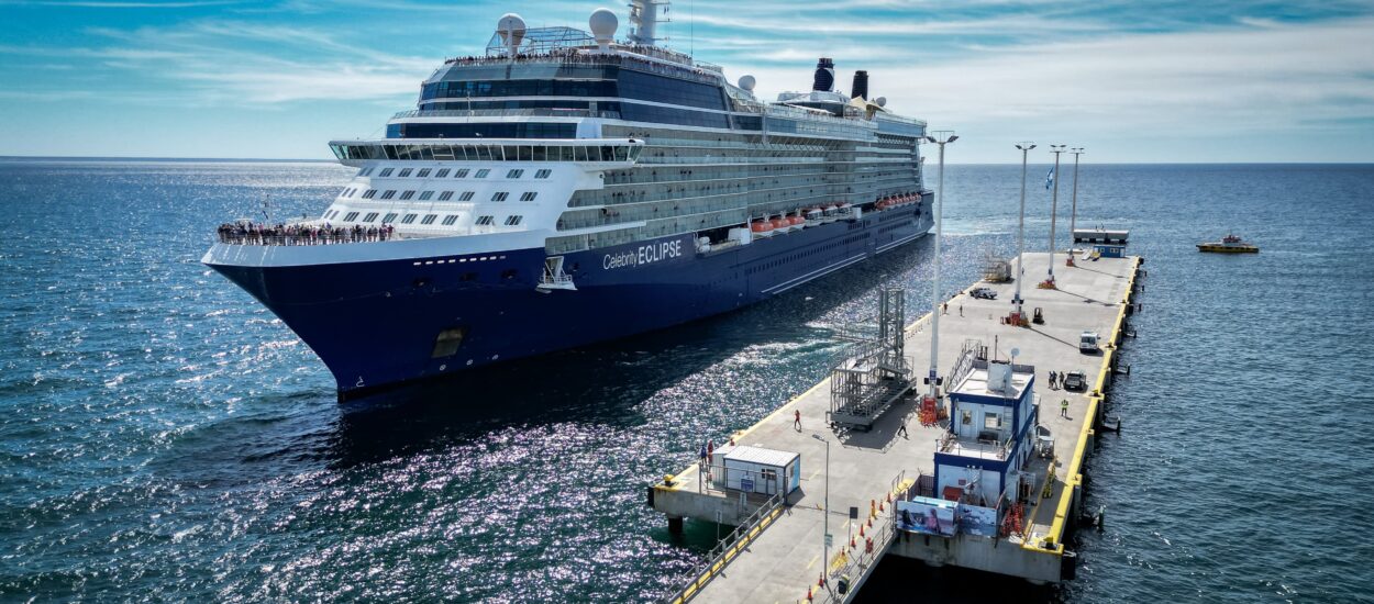 Temporada de cruceros: el Celebrity Eclipse amarró en Puerto Madryn