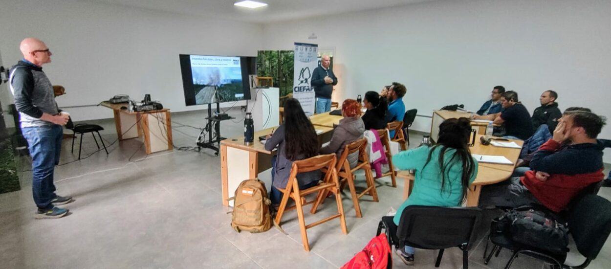 Con apoyo de Provincia, se realiza en Esquel el curso de posgrado “Efectos del fuego en los ecosistemas”