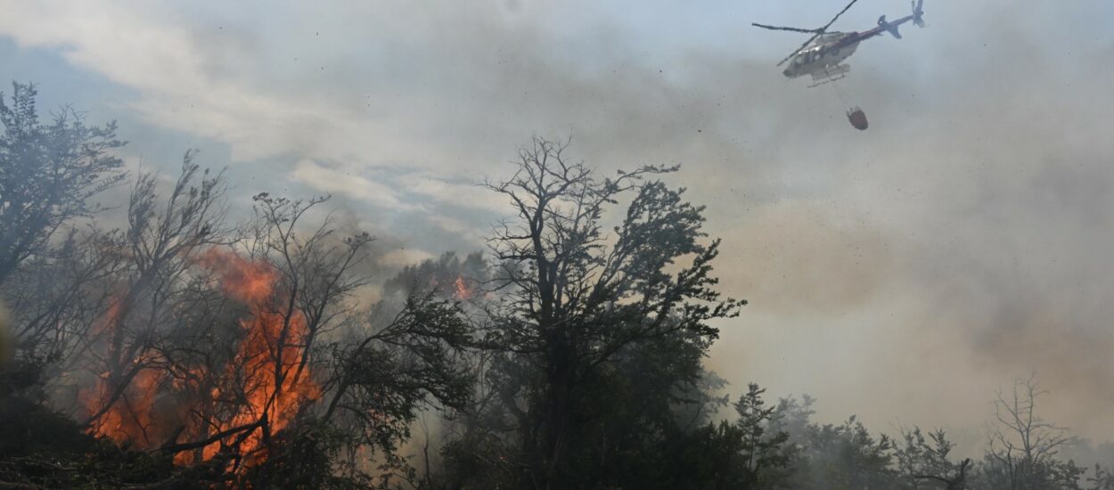 Provincia continua con un intenso operativo para combatir el incendio en la cordillera