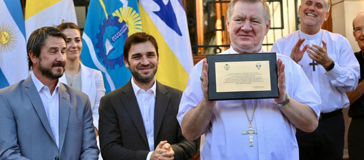 Torres participó de la consagración de la nueva Catedral de Trelew