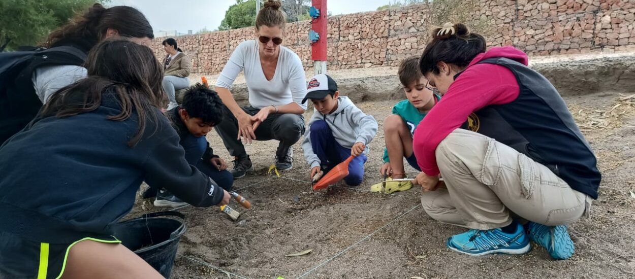 Cultura presentó el taller “Pequeños Arqueólogos” en Camarones 