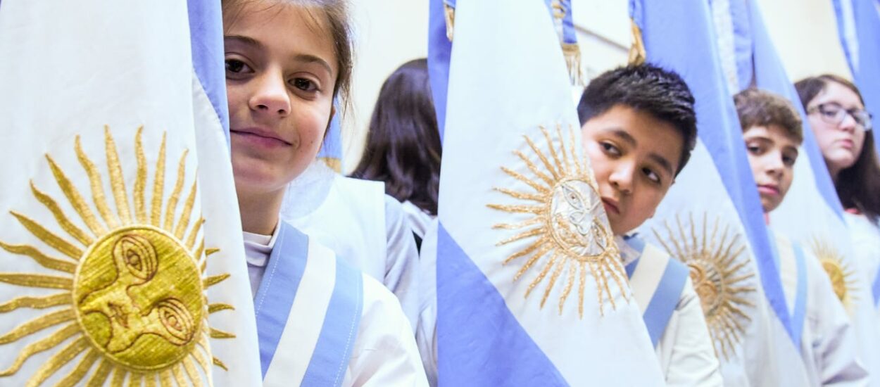 SE ABREN LAS INSCRIPCIONES PARA EL CURSO DE MANEJO Y USO DE LOS SÍMBOLOS PATRIOS