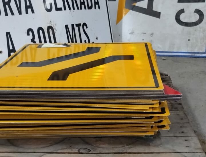 Vialidad Provincial colocó más de 200 carteles sobre la Ruta Provincial N° 1 entre Cabo Raso y Camarones