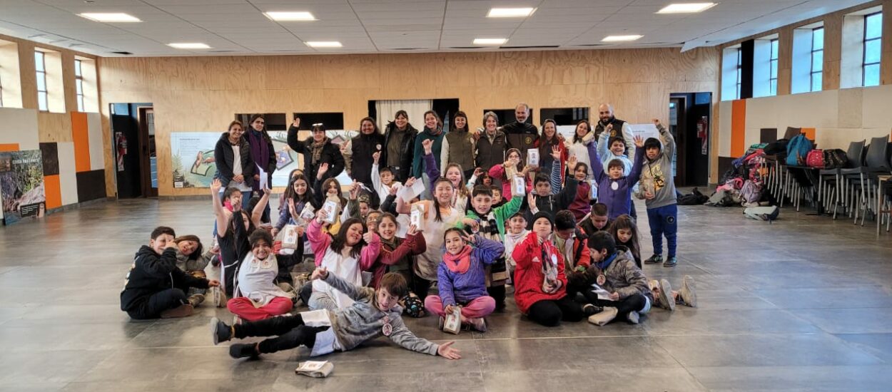 Con amplia participación de estudiantes y vecinos, Provincia realizó actividades en Esquel por el Día del Huillín