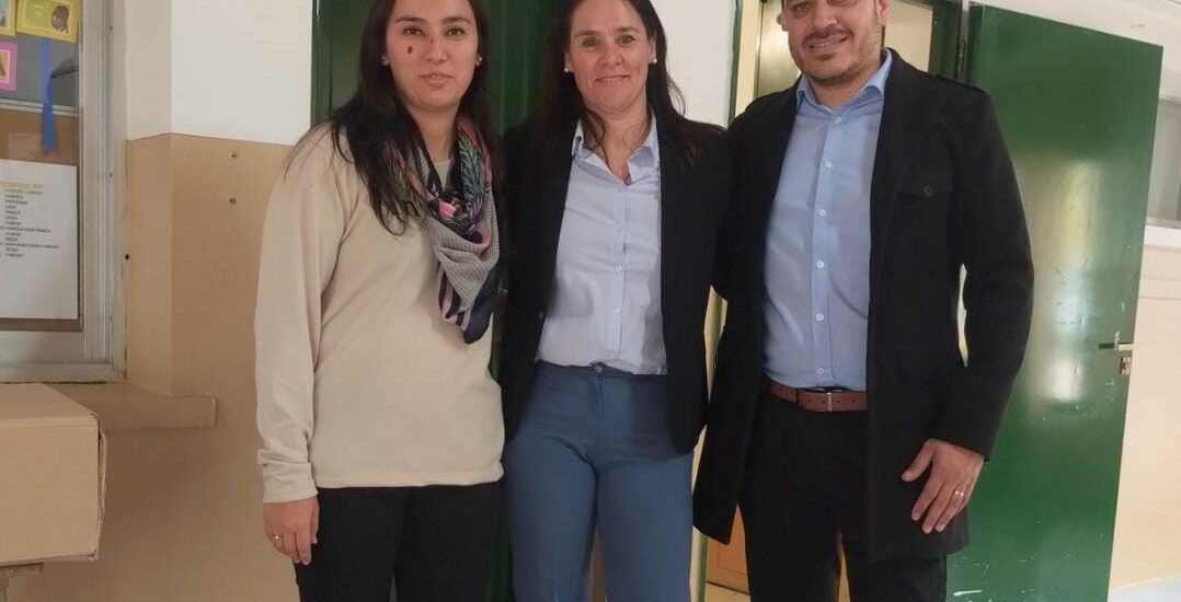 Provincia entregó recursos a dos establecimientos educativos de Gaiman