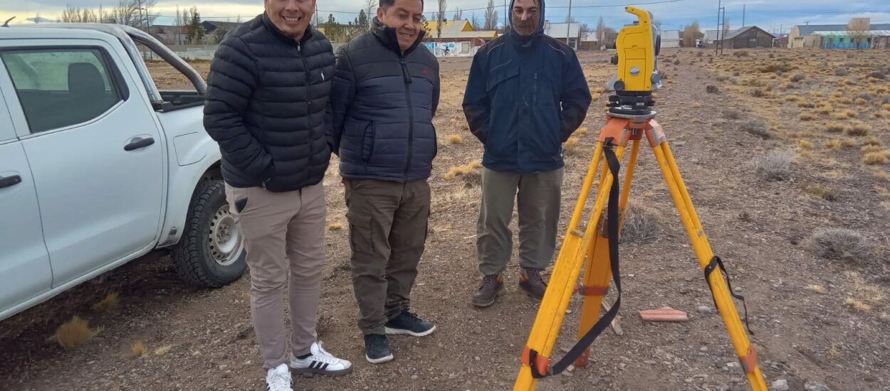 El Gobierno provincial realiza trabajos de mensura de lotes urbanos en Gan Gan y Gastre