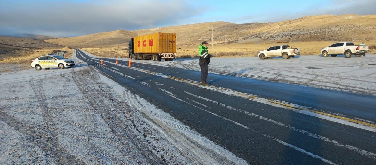 Provincia despliega un amplio operativo de asistencia en rutas y ciudades afectadas por el temporal