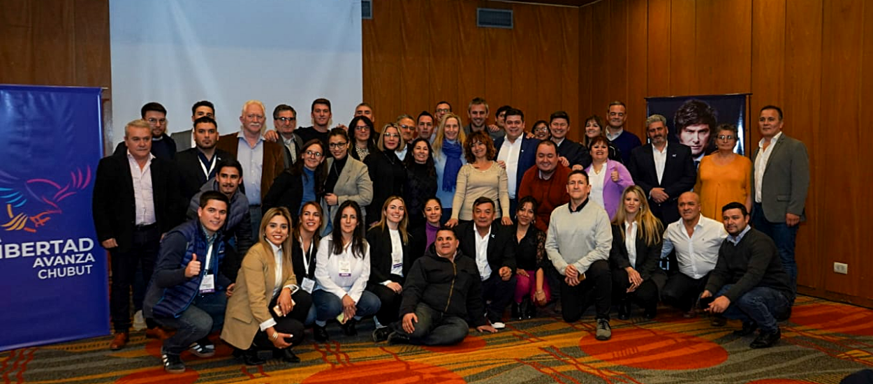 Karina Milei, Martín Menem y César Treffinger formalizaron la presentación de La Libertad Avanza en Chubut