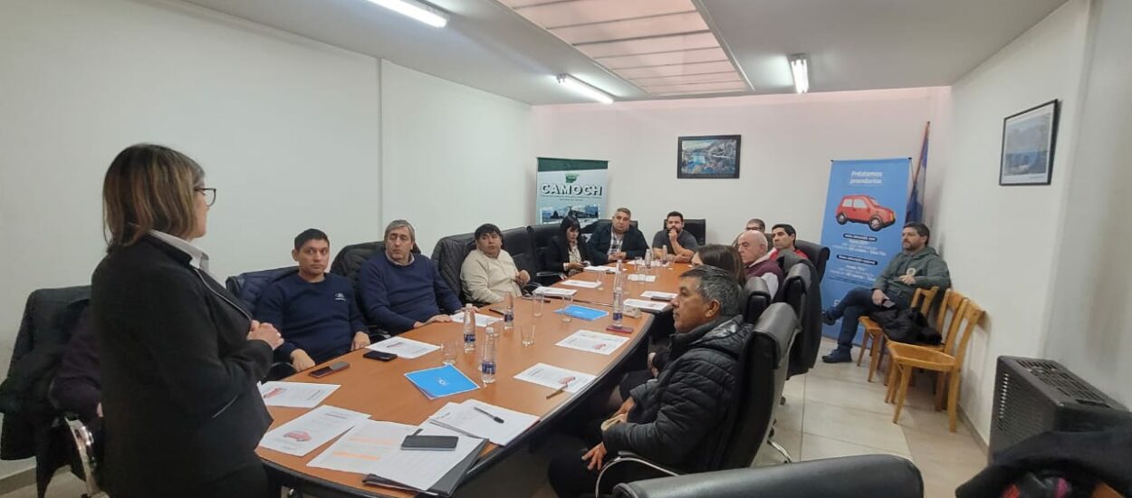 El Banco del Chubut presentó líneas de préstamos en Esquel y el Valle para promover la actividad comercial