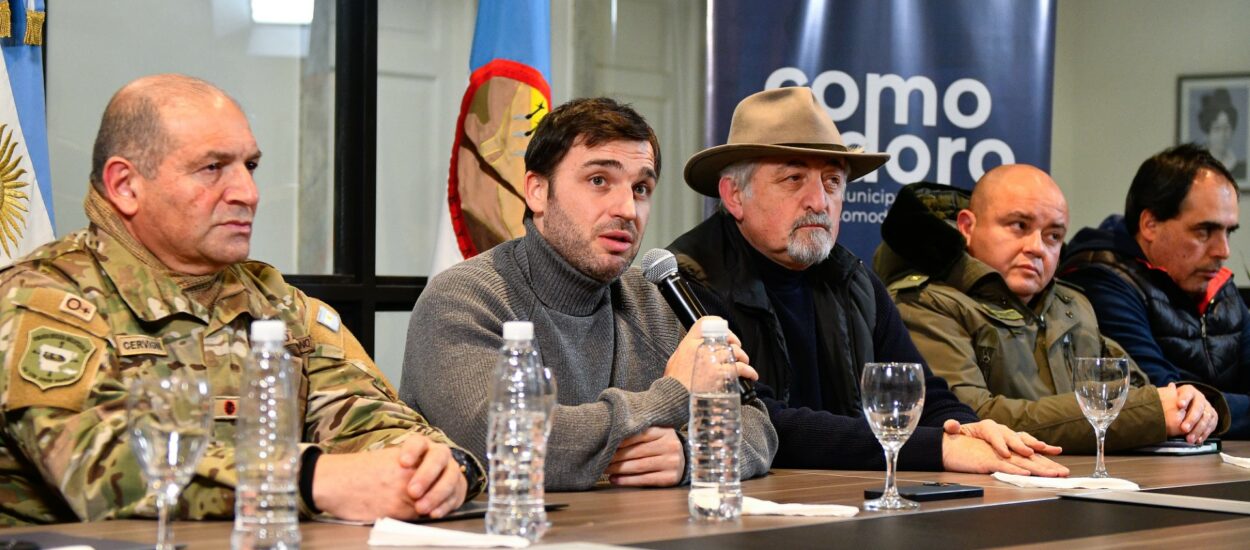 Temporal en Chubut: Torres encabezó conferencia en Comodoro Rivadavia y llevó tranquilidad a los vecinos