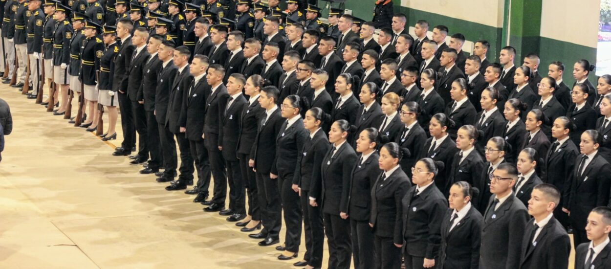 El Gobierno realizó el juramento de lealtad a la Bandera Nacional a 240 aspirantes y cadetes de la Policía del Chubut