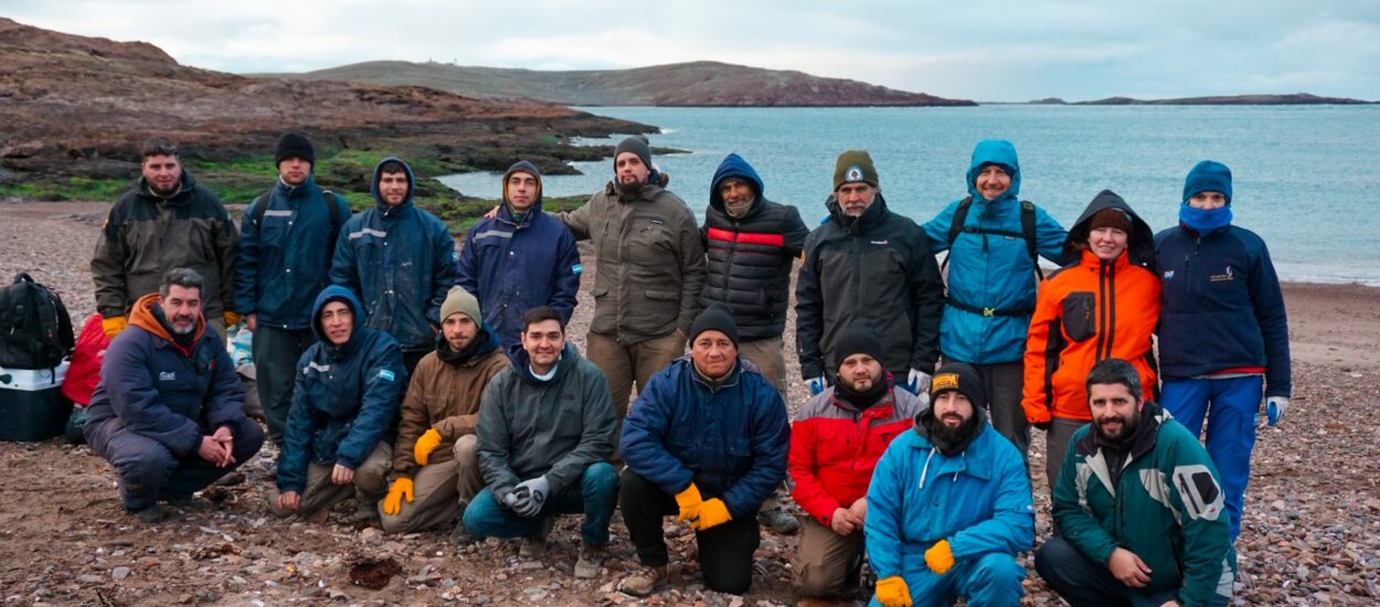 El Gobierno del Chubut continúa con la recolección de residuos pesqueros en las costas chubutenses