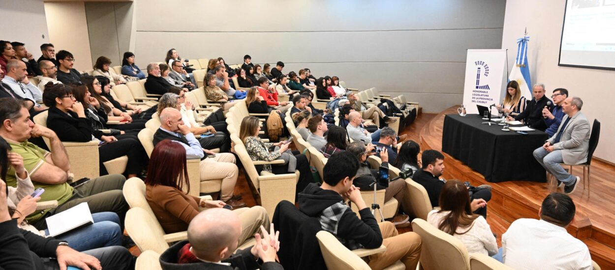 Con gran participación, se realizó en la Legislatura del Chubut el conversatorio “Periodismo, libertad de expresión y democracia”