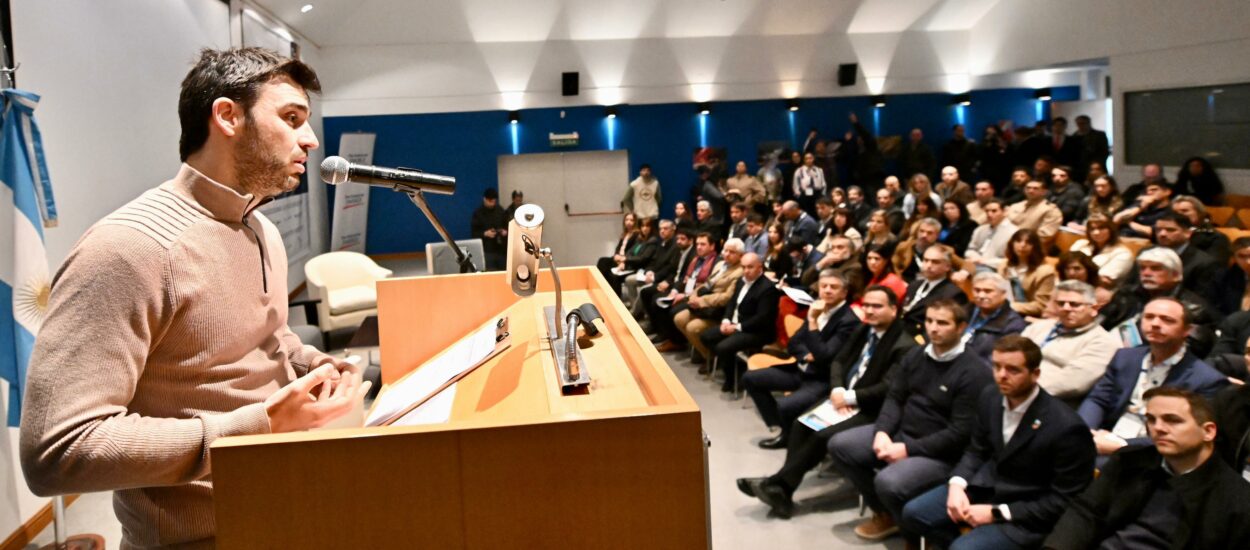 Torres encabezó la apertura de la primera edición de las Jornadas de Economía Azul en Puerto Madryn