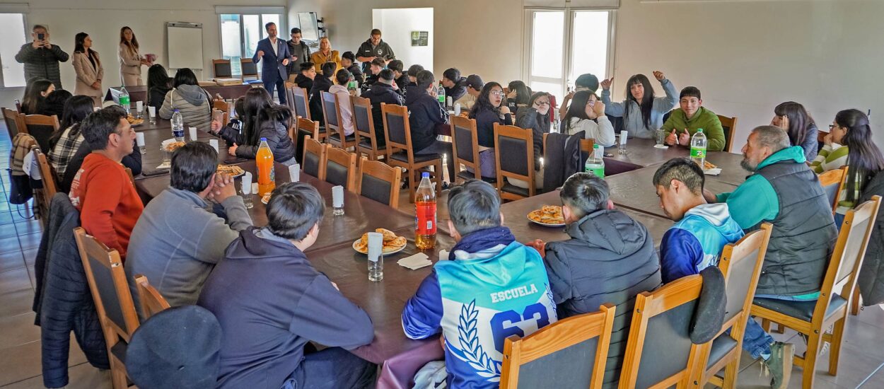 Estudiantes de la Meseta Central visitaron el Muelle Almirante Storni en Puerto Madryn