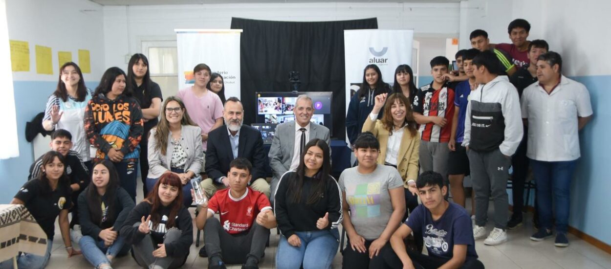 Provisto por el Gobierno del Chubut, alumnos de Los Altares estrenaron equipamiento de conectividad