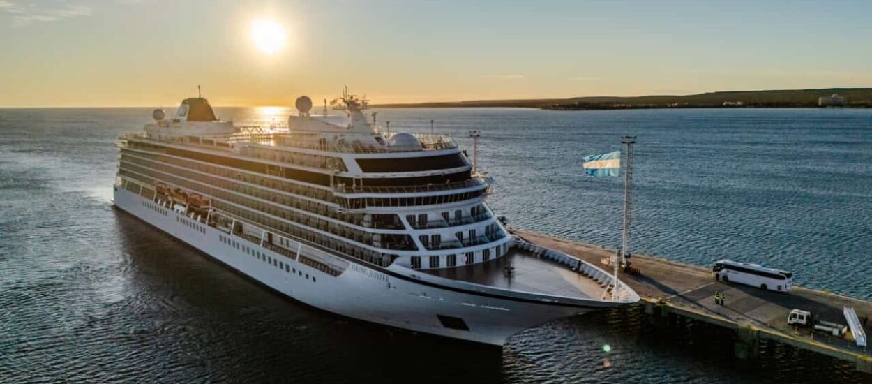 Temporada de Cruceros: el Viking Jupiter arribó a Puerto Madryn