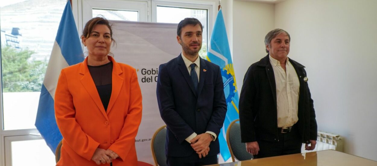 Hidrógeno Verde: Torres encabezó la firma de un importante convenio para la transición energética de Chubut