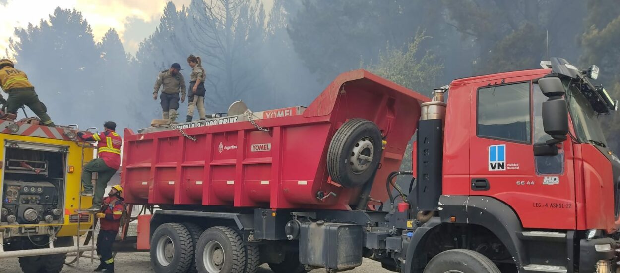 VIALIDAD NACIONAL COLABORA EN LA LUCHA CONTRA EL INCENDIO DE BOSQUES, EN EPUYÉN