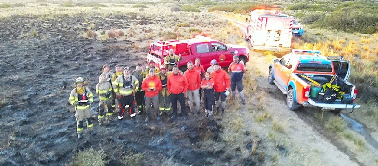 Verano Seguro: El Gobierno del Chubut actuó con rapidez para extinguir el incendio en Bahía Cracker